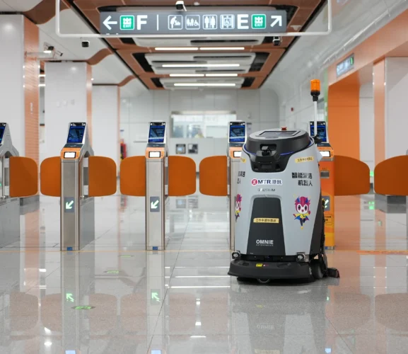 Due linee, un’unica piattaforma robotica: Gausium Omnie entra in servizio sulla metropolitana di Shenzhen