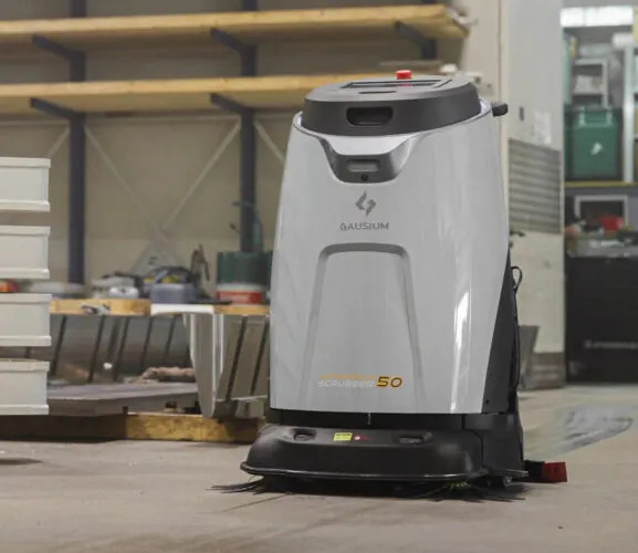 Conquistare dure sfide di pulizia industriale: Scrubber 50 di Gausium a TZU Lienz