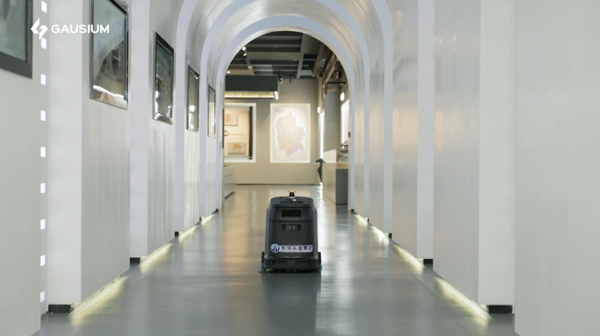 Phantas, pulizia del centro d'arte, robot di pulizia del pavimento autonomo