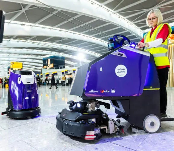Guidare £ 124,174.99 in Risparmio e 64% ROI: il successo dell'aeroporto di Heathrow con le soluzioni di pulizia autonome di Gausium