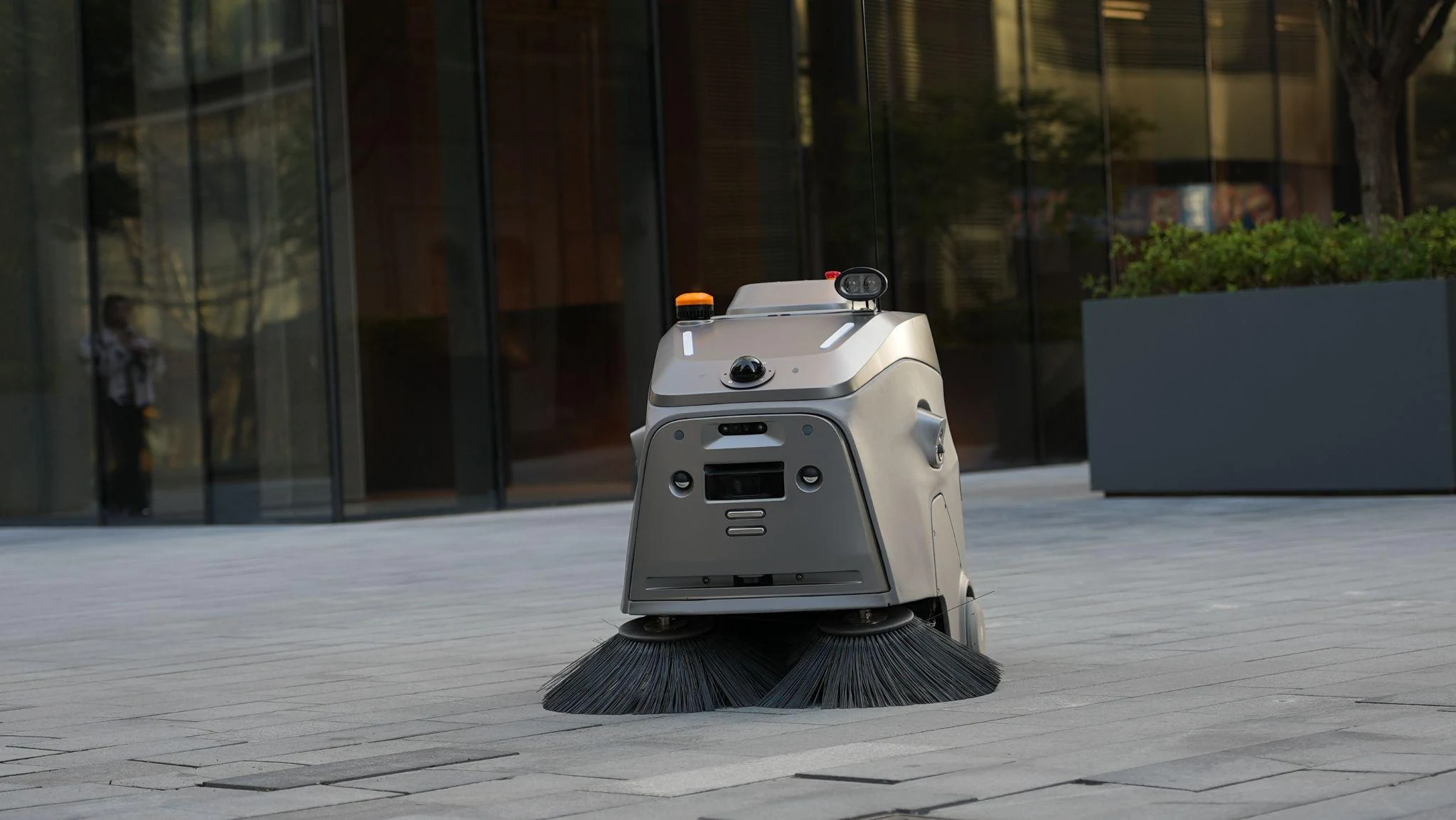 Robot per la pulizia all'aperto per aree commerciali: una guida per tipo di area